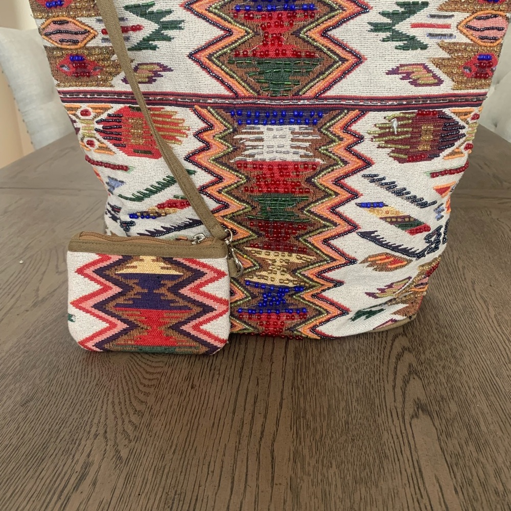 Multicolor Geometric Pattern Tote With Pouch - image 1